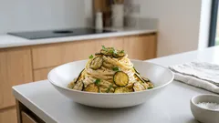 Spaghetti alla Nerano cremosi: zucchine fritte e mantecatura perfetta, passo passo
