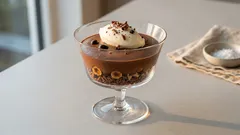 Mousse al cioccolato fondente e panna: vellutata e stabile in coppetta